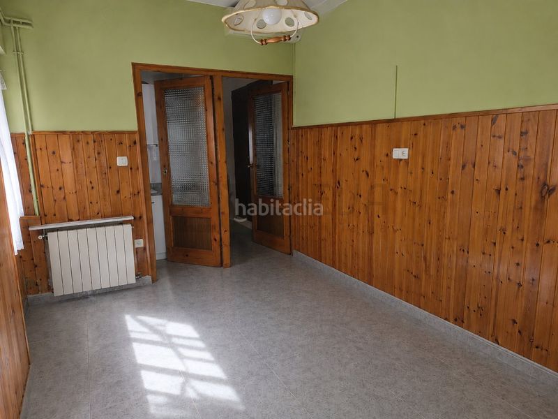 Foto e0424e2b-ee0d-4dcd-92d9-a2c61c3d3dff. Casa amb xemeneia calefacció a Roda (La)