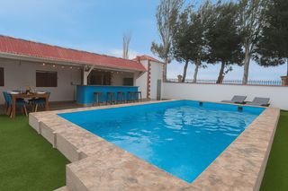 Chalet en Calle pi y margall 4. Precioso chalet con parcela