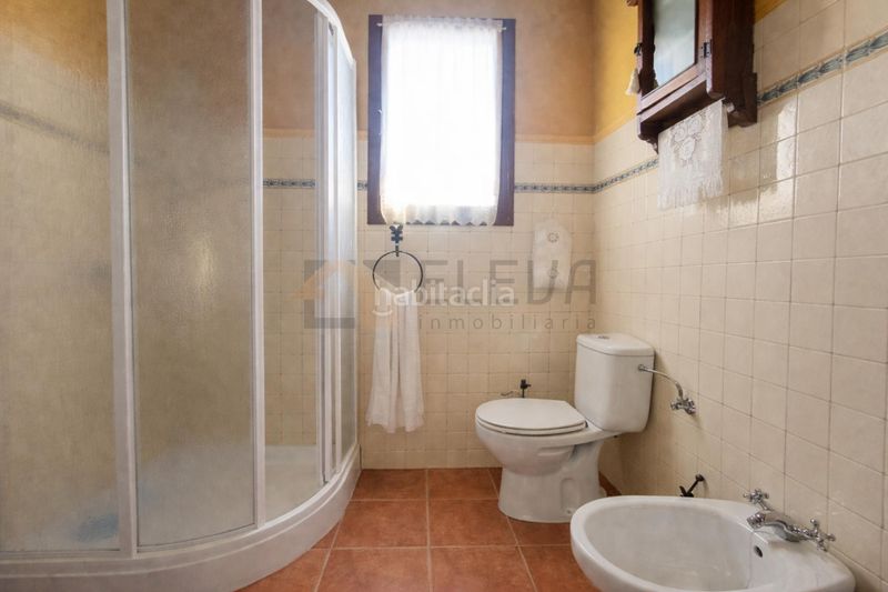 Foto c9554e60-cf23-46ce-a943-db5cf9e43977. Pis amb xemeneia calefacció aparcament a Minaya