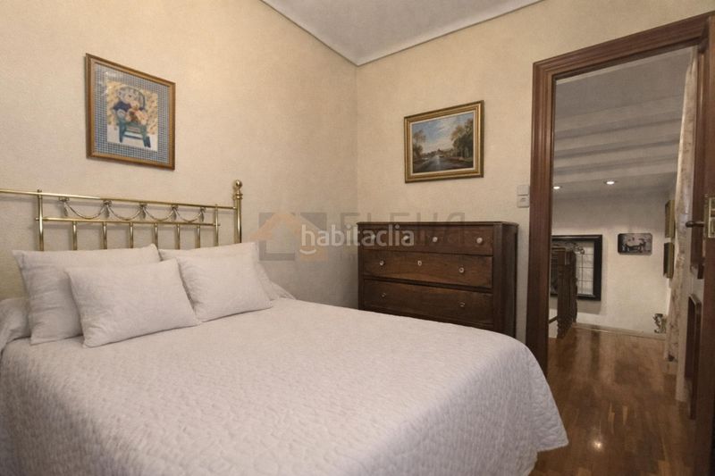 Foto 08576a39-8cbf-4380-a440-21770df01bbf. Casa adossada amb xemeneia calefacció aparcament a Roda (La)