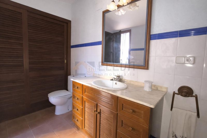 Foto 1c5a2191-4d21-4dd2-b7b3-105b7fbc9cb5. Casa adossada amb xemeneia calefacció aparcament a Roda (La)