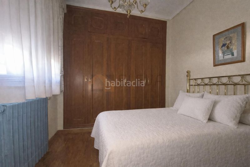 Foto 2f2e274e-2d76-451d-8e2a-996aaedeef57. Casa adossada amb xemeneia calefacció aparcament a Roda (La)
