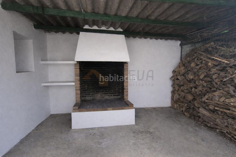Foto 4825b1dd-01c9-49e8-9ae0-f8f4e5dc8e03. Casa adossada amb xemeneia calefacció aparcament a Roda (La)