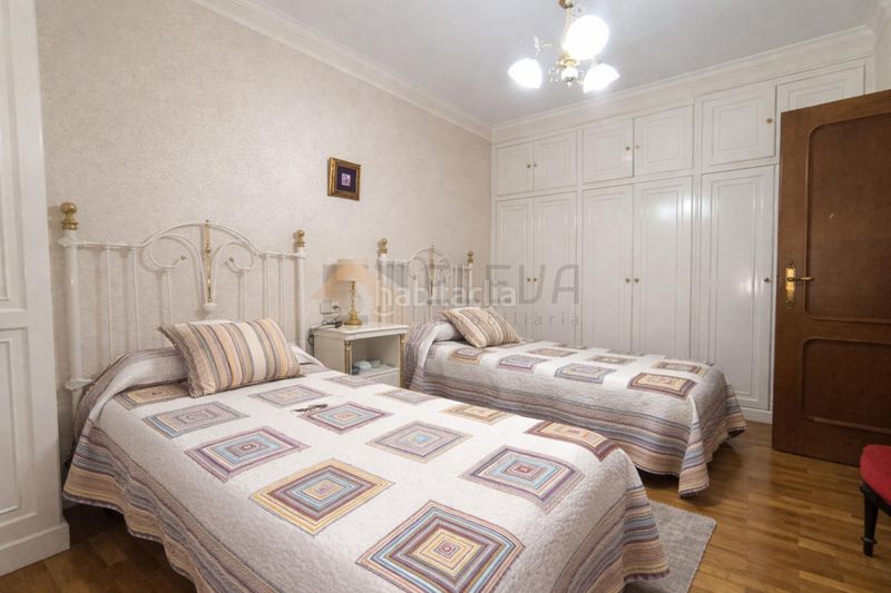 Foto a3c9f718-86ec-4827-a50d-ba2b042680b7. Casa adossada amb xemeneia calefacció aparcament a Roda (La)