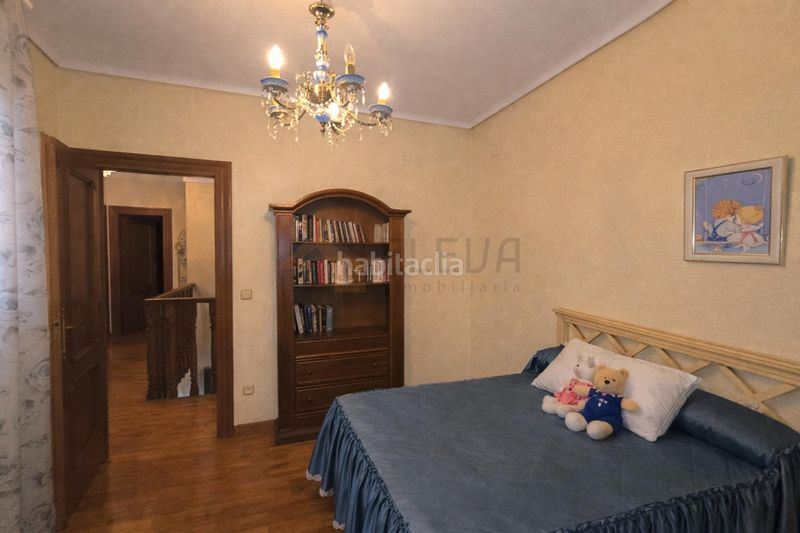 Foto a4e6060b-8e7b-4f76-b3f2-2fd841bdd1f3. Casa adossada amb xemeneia calefacció aparcament a Roda (La)