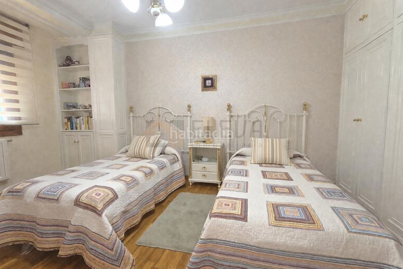 Foto d4c92358-1297-4814-bde3-79ce9e812f64. Casa adossada amb xemeneia calefacció aparcament a Roda (La)