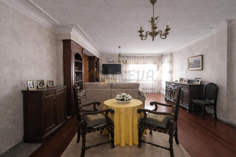 Foto e9759cfc-1056-4e53-b59d-def080438978. Casa adossada amb xemeneia calefacció aparcament a Roda (La)