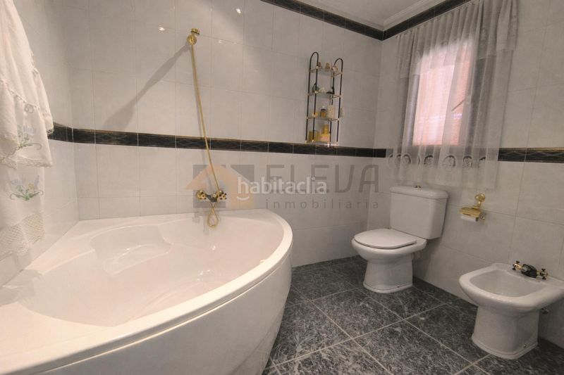 Foto f36f3210-6dff-422c-a4d1-019167143d24. Casa adossada amb xemeneia calefacció aparcament a Roda (La)