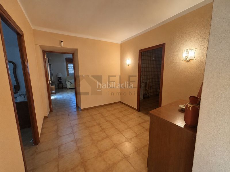 Foto 85539f53-f6bb-432b-9202-397c4de494cd. Casa amb xemeneia a Roda (La)