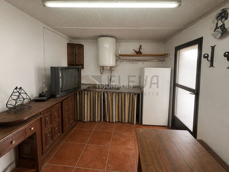 Foto 868ebf90-1f00-4858-a670-adcfd2cb3561. Casa amb xemeneia a Roda (La)