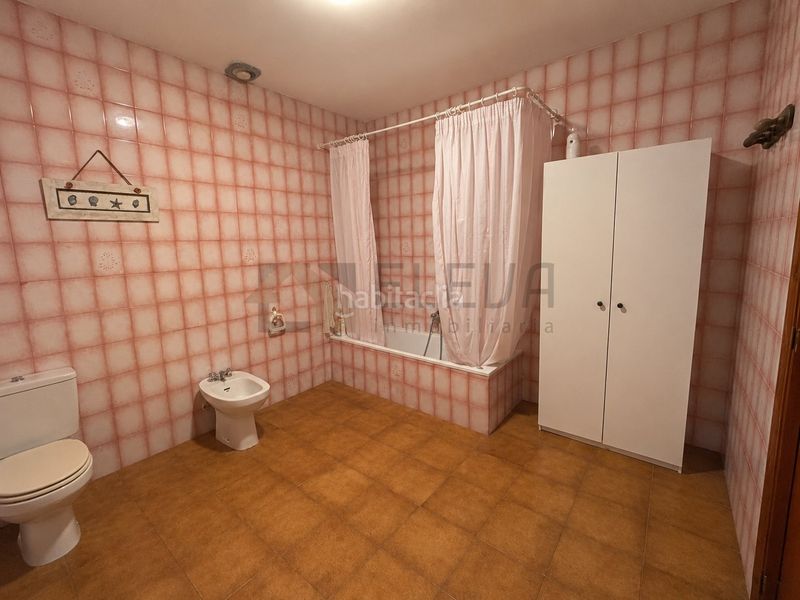 Foto b51010b6-6ad0-4a2b-adb9-703830a15ff7. Casa amb xemeneia a Roda (La)