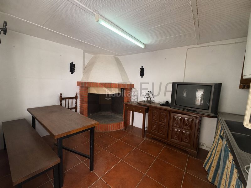 Foto b5ffb606-8ba9-40b0-919d-b58fbd835abe. Casa amb xemeneia a Roda (La)