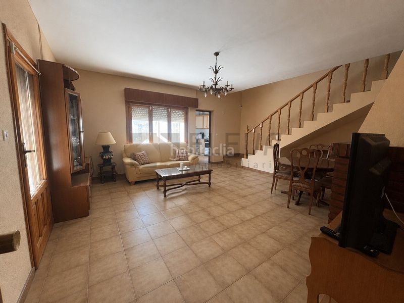 Foto bf063b81-888d-4456-bfb5-dfb928610b7f. Casa amb xemeneia a Roda (La)