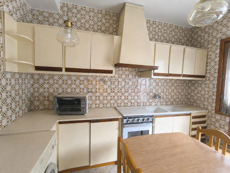 Foto ef7b84a5-ca60-4c78-b4fc-7b8a5b4c7f2e. Casa amb calefacció aparcament a Roda (La)