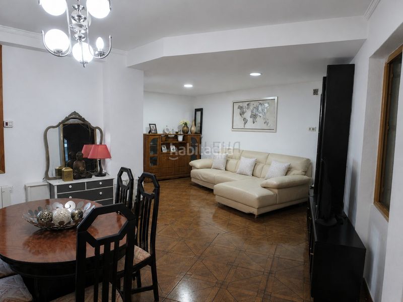 Foto 2108a95f-ae84-4e8d-a632-e4d018722e0a. Casa amb xemeneia calefacció a Roda (La)