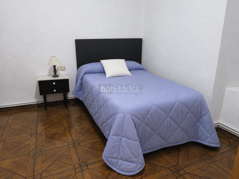 Foto 54321ea6-1075-4204-807c-e96d5586822c. Casa amb xemeneia calefacció a Roda (La)