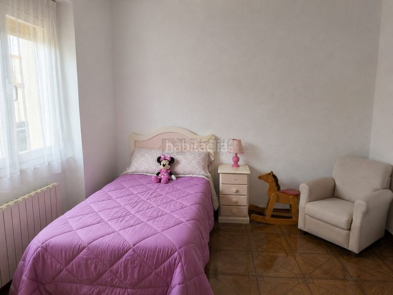 Foto b31a7efa-af45-479f-9440-effbce8b342a. Casa amb xemeneia calefacció a Roda (La)