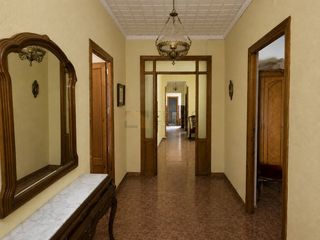 Casa in Roda (La). Casa con salida a dos calles