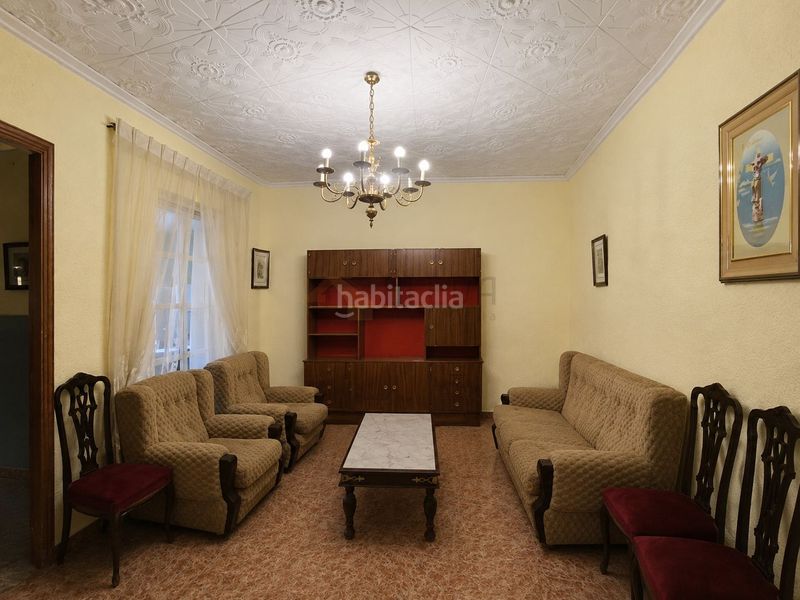 Foto a69f5964-585f-48a7-b211-57fa4db41241. Casa  con salida a dos calles en Roda (La)