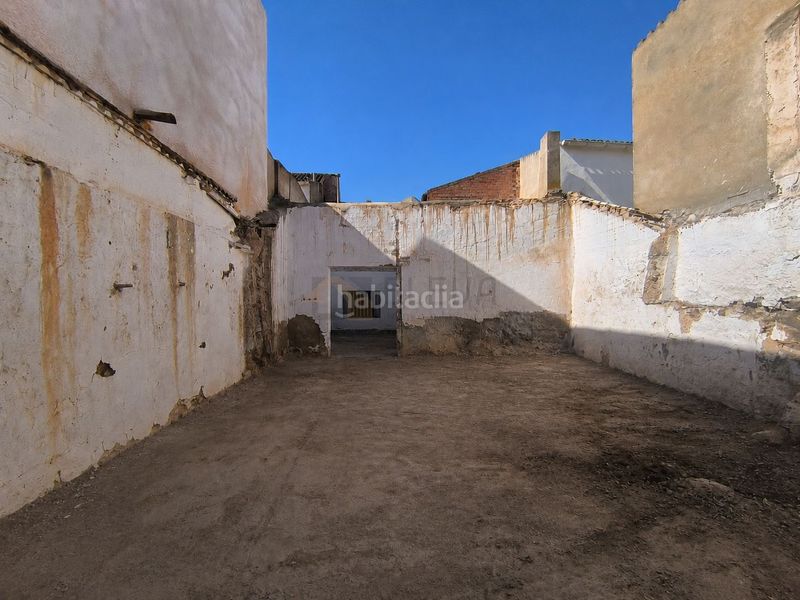 Foto f529fd4a-7f89-4414-865f-f11713fcb75e. Casa  con salida a dos calles en Roda (La)
