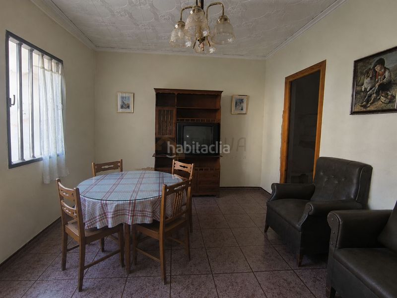 Foto fdb85cb6-eeac-4b30-a4de-96a9ed324fc8. Casa  con salida a dos calles en Roda (La)