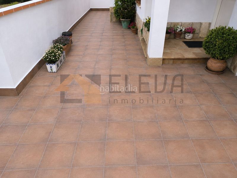 Foto 3c846f98-9277-43ae-9156-200b0d81d804. Casa adossada amb calefacció aparcament a Roda (La)