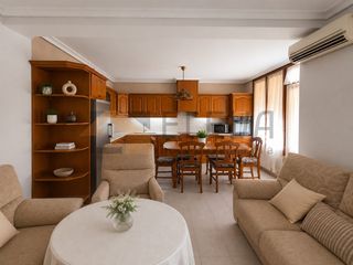 Reihenhaus in Roda (La). Adosado en la roda