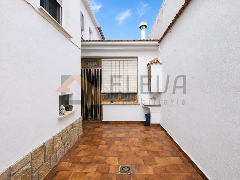 Foto 74585a8a-e8fd-436c-8645-a195ba6c33fb. Casa adossada amb calefacció aparcament a Roda (La)