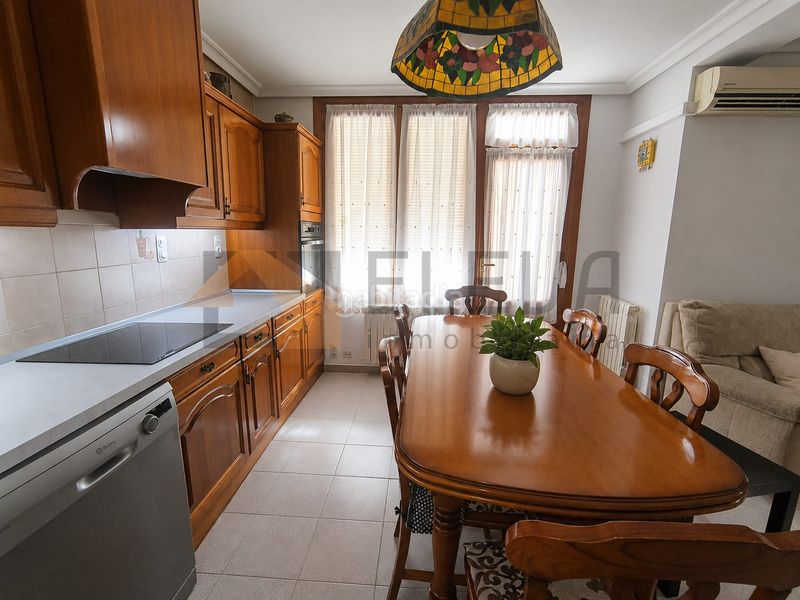 Foto cf2b3ba1-b5f5-4468-9f6d-cbae933980b5. Casa adossada amb calefacció aparcament a Roda (La)