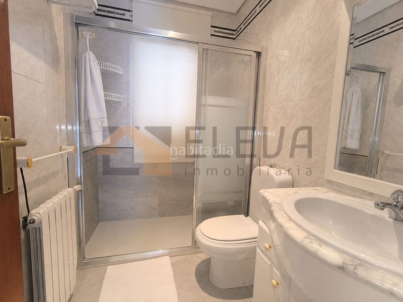 Foto f709c947-a7f4-49a3-8138-625025fa883e. Casa adossada amb calefacció aparcament a Roda (La)