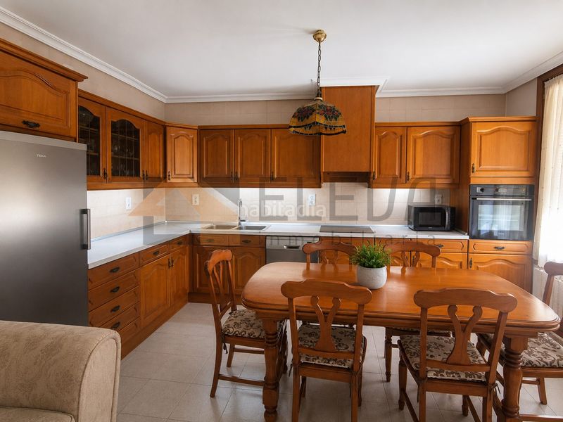 Foto f9a1a480-88b9-4c43-a4e1-f3ced3128388. Casa adossada amb calefacció aparcament a Roda (La)