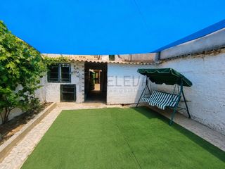Reihenhaus in Roda (La). Casa en la roda