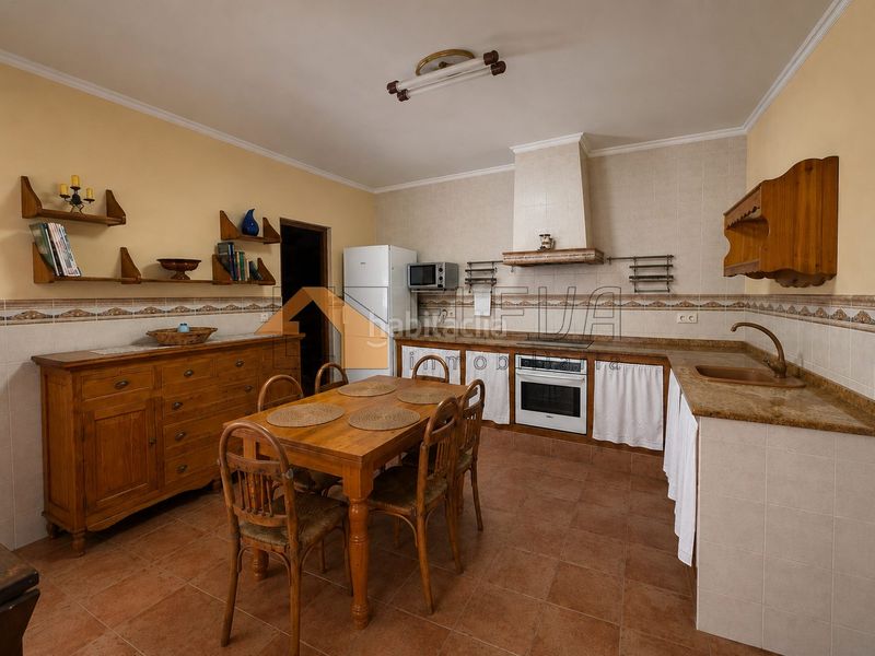 Foto 2f64651a-b6c1-4cab-8530-3591ab612078. Casa amb xemeneia calefacció aparcament a Fuensanta