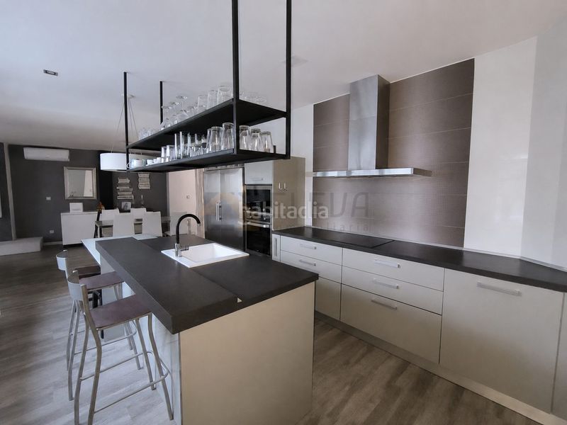 Foto 65d79d34-1583-4a99-8c22-eb09399b4584. Duplex with fireplace heating in Roda (La)