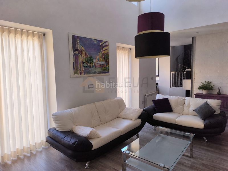 Foto 6a49dbf5-9fde-4a84-9a60-6950f63e5043. Duplex with fireplace heating in Roda (La)