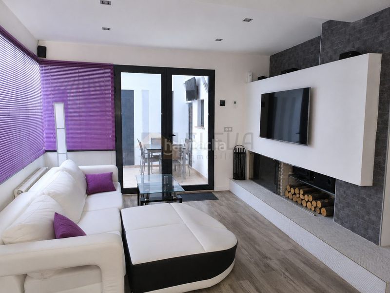 Foto 926f01d2-1ade-47d7-8600-af761e835677. Duplex with fireplace heating in Roda (La)