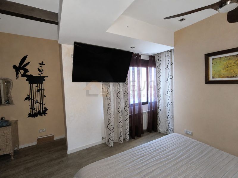 Foto 9dd91222-49fd-451a-b1e1-7ea36c2db542. Duplex with fireplace heating in Roda (La)