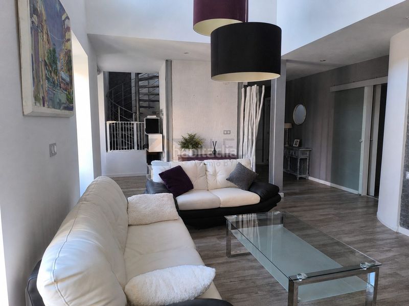 Foto b08634eb-e1e1-4a6d-878a-d6931473e9a5. Duplex with fireplace heating in Roda (La)