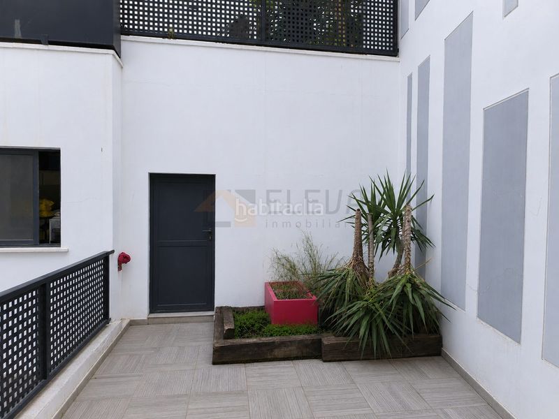 Foto b61323af-5858-4d7a-8524-50ee3ee16193. Duplex with fireplace heating in Roda (La)