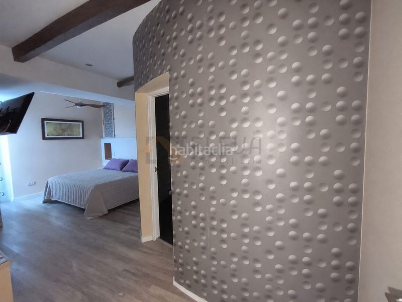 Foto e0f3a0f6-3ce6-4937-9c7d-be79c3cba05a. Duplex with fireplace heating in Roda (La)
