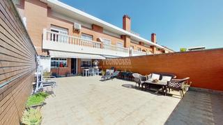 Casa aparellada a Centre-Eixample-Can Llobet. Casa en venta en barber del valls