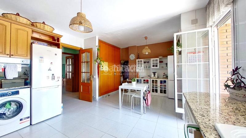 Foto 00555499-d93a-458f-9133-7d5911bb29e4. Casa pareada casa en venta en Centre-Eixample-Can Llobet Barberà del Vallès
