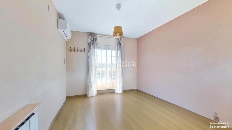 Foto 10d47915-f7e4-4e0a-80e9-c61dd6d4ec56. Casa pareada casa en venta en Centre-Eixample-Can Llobet Barberà del Vallès