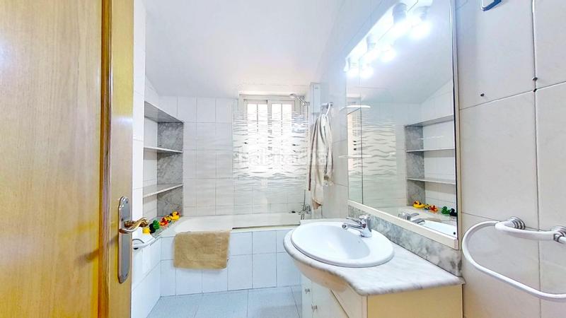 Foto 4a97008b-f865-4647-900f-a2d6b9c83648. Casa pareada casa en venta en Centre-Eixample-Can Llobet Barberà del Vallès