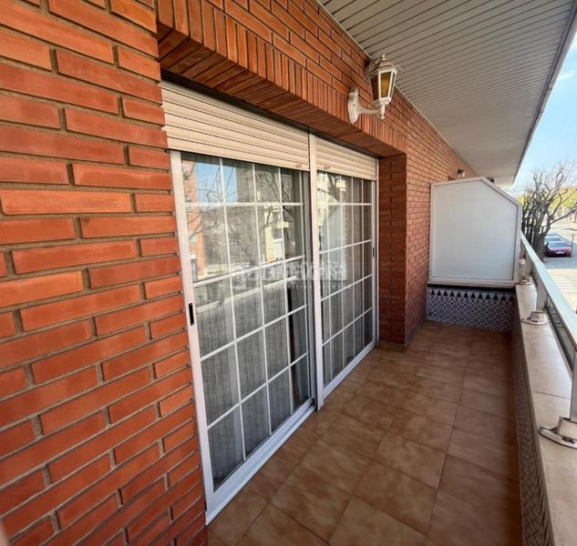 Foto 7dbeea71-e10c-49c7-a4b4-08aceb2d48d9. Casa pareada casa en venta en Centre-Eixample-Can Llobet Barberà del Vallès