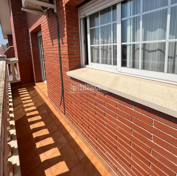 Foto b92eb226-ffcf-4922-9041-c68c7ca4bbff. Casa pareada casa en venta en Centre-Eixample-Can Llobet Barberà del Vallès