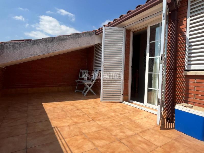 Foto d5576b93-e983-4f35-98e3-fda948f71df6. Casa pareada casa en venta en Centre-Eixample-Can Llobet Barberà del Vallès