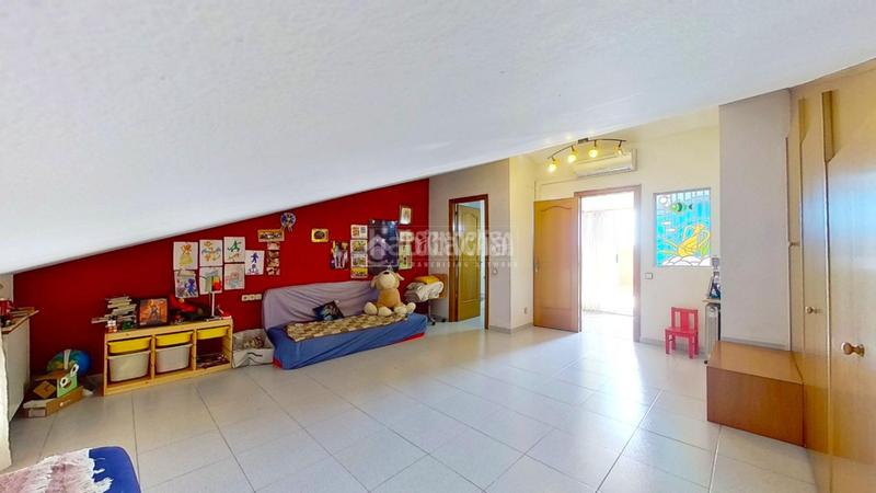 Foto f8d74cb0-b82e-4f92-b75e-57a221870bbf. Casa pareada casa en venta en Centre-Eixample-Can Llobet Barberà del Vallès