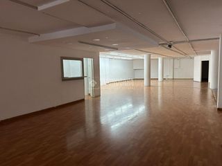 Local Comercial a Centre-Eixample-Can Llobet. Local comercial en venta en barberà del vallès