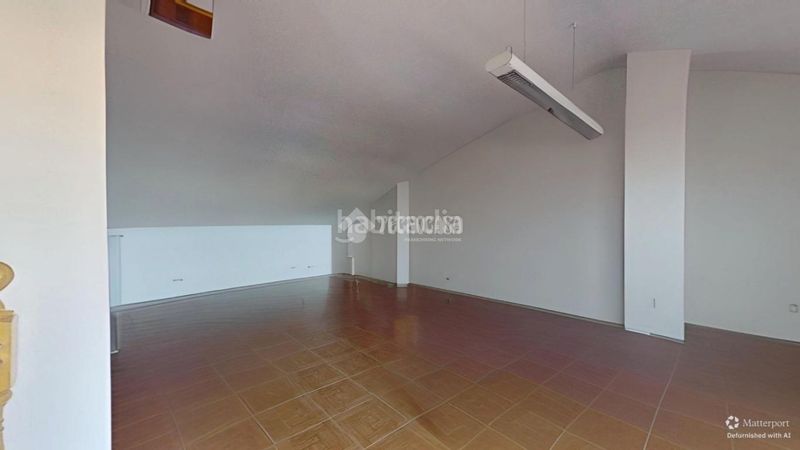 Foto 25ba8092-8a3e-4ff6-84ce-b41c19b2f446. Casa aparellada amb calefacció a Centre-Eixample-Can Llobet Barberà del Vallès